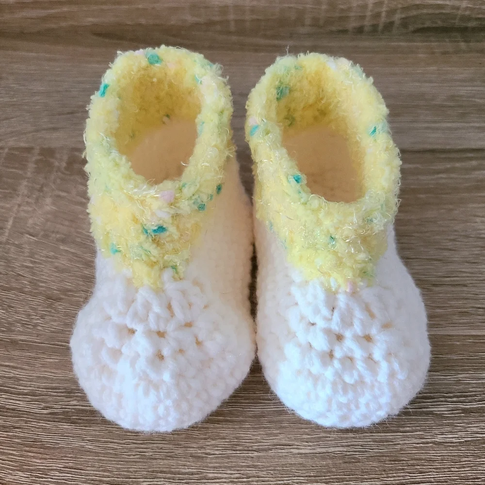 Neutral baby booties, Handmade baby shoes, Baby boots, crochet crib shoes